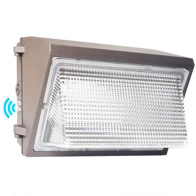 China Polycarbonate Tempered Glass ETL 45W 60W 100W 120W 150w Led Wall Pack Lighting Fixtures Photocell Garden IP65 Wallpack Lamp for sale