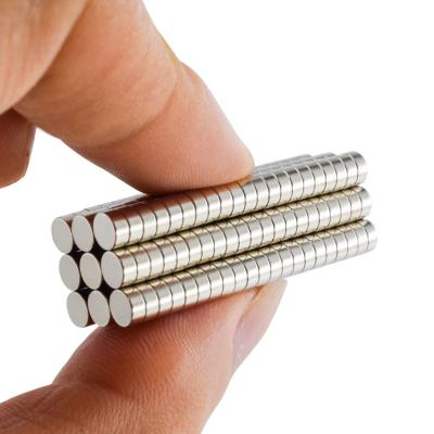 China Industrial Magnet 4*2mm Rare Earth magnet N35 permanent Disc Round MINI strong neodymium magnet for sale