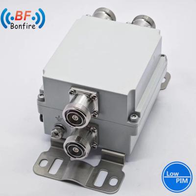 Chine 2 voies Triplexeur RF Diplexeur RF combinateur UHF 1710-1880 1920-2170 2300-2400 2500-2700MHz à vendre