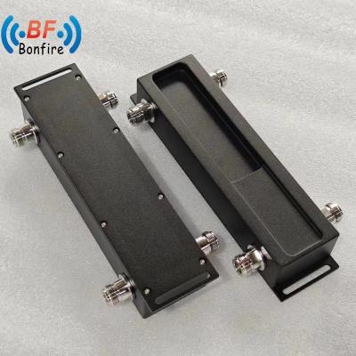 China Low RF Hybrid Coupler 2X2 Hybrid Coupler mit 4,3-10-F/DIN-F/N-F-Schnittstelle 698-3800MHz zu verkaufen