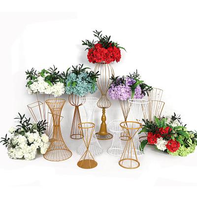 China Cute/Decorative Wedding Props Hollow Iron Flower Arrangement Main Table Flower Centerpieces For Wedding Decoration for sale