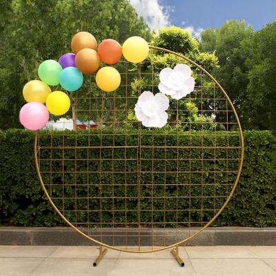 China Cute / Decorative Circular Wrought Iron Grid Round Shelf Stage Decoration Screen Wedding Backdrop Rack for sale