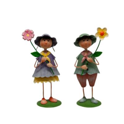 China Cute Eco-friendly Folk Art Decoration Garden Metal Materials Boy And Girl Figurines Decor for sale