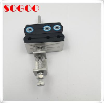 China Self Locking Feeder Cable Clamp For Base Station Installation for sale