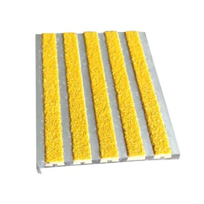 China Modern Carborundum Aluminum Anti-Slip Step Stair Nosing With Carborundum Insert for sale