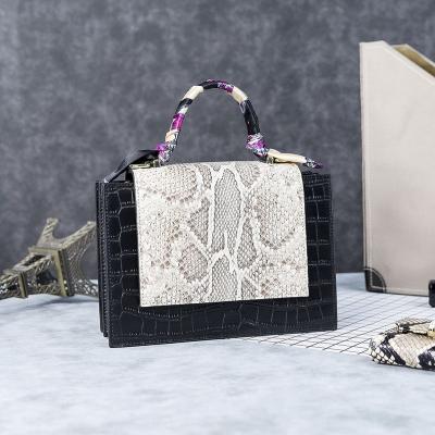 China Hot Sale New Design Sliver Genuine Leather Top Handle Cross -Body Women Handbag Ladies Luxury Female Python Leather Satchel Handbags for sale