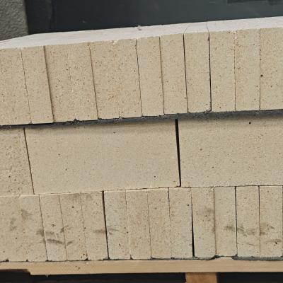 China Good Slag Resistance Fire Clay Brick 1650℃ High Alumina Refractory Insulation Bricks For Carbide Alloy And Lithium Battery Cathode for sale