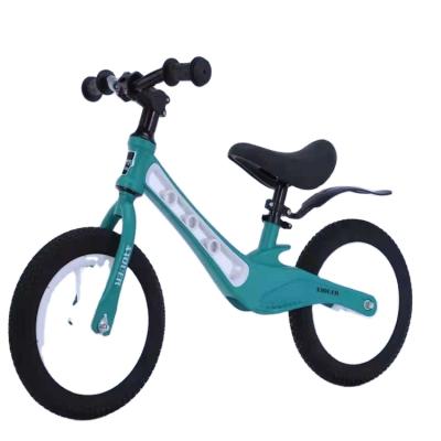 China Magnesium alloy cheap children's balance car, children's scooter with flash wheel. for sale