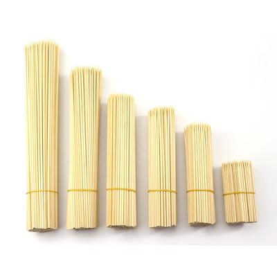 China Easily cleaned 4mm 5mm diameter bamboo sticks wooden skewers for barbecue 20cm 25cm 30cm for sale