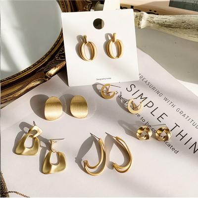 China Hot Selling Vintage Gold Color Earrings Shape Exaggerated Geometric Women Jewelry Earrings for sale