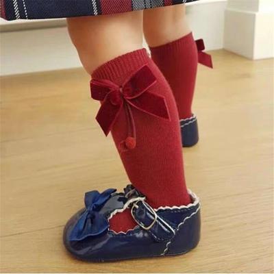 China Princess 2021 Knitted Newborn Kids Cotton Knee Socks Autumn Winter Baby Girl Socks Spanish Bow Style Antibacterial Velvet High Socks for sale