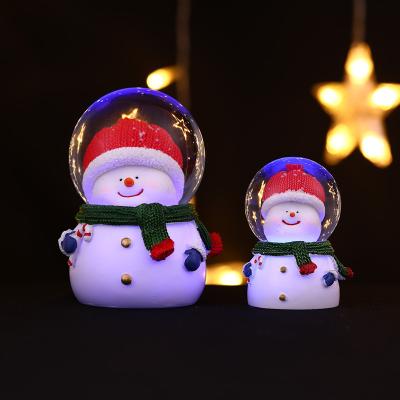 China Decorative Christmas Deoration Resin Ornaments Opens Handmade Exquisite Mini Snow Globe Snowballs Souvenir Christmas Gifts for sale