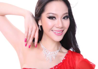 China Shinning White Diamond Belly Dance Accessories Sets Pure Style For Lady Dancers for sale