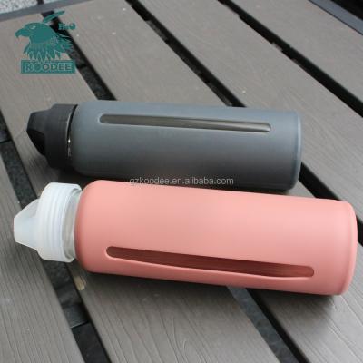 China Sustainable Baby Water Bottle BPA FREE Glass Borosilicate Water Bottle Silicone Sleeve for sale