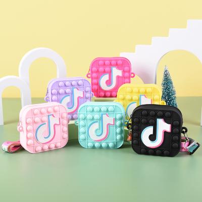 China wholesale cute girls purse bag silicone bubble fidgety person titok toddler purse pop it silicone coin purse for kids for sale