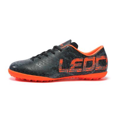 China Boys Football Rubber Soccer Shoes 2020 Sporting Football Shoes New Big Size Leather School Football Boots Kids Training Soccer Sneaker for sale