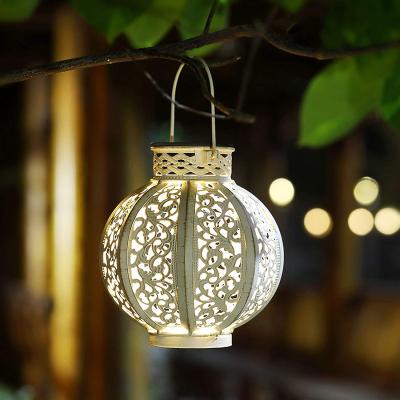 China Decorative Retro Garden Lantern Waterproof Solar Outdoor Hanging Garden Table Light Lamp With Handle for sale