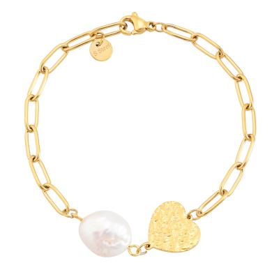 China Fashionable Environmental Friendly 14k Gold Chunky Link With Heart Shaped Natural Cool Pearl With Hammer Design Stainless Steel Bracelet for sale