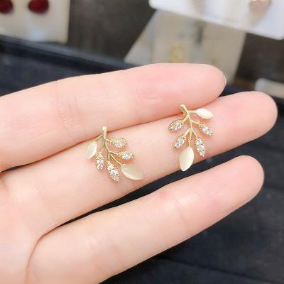 China Lead Free Nickel Free Zircon Leaf Web Celebrity Features Simple Silver Needle Earrings for sale