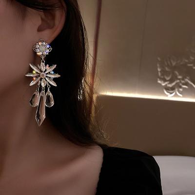 China Lead-free nickel-free diamond flower crystal earrings the long exaggerated fashion earrings personality temperament dangle earrings for sale