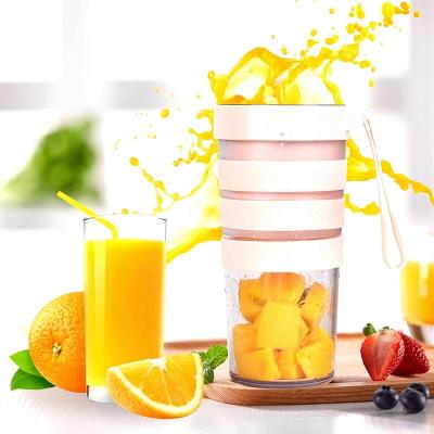 China Mini Car Blender Home Outdoor Portable Juicer USB Rechargeable Fruit Juice Portable Blenders PCTG&ABS for sale