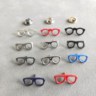 China Classic Elegant Men's Suit Glass Brooch Glass Brooch Neck Jewelry Neck Jewelry Brooch Metal Alloy Eyeglasses Frame Brooch Pin Small Pinless for sale