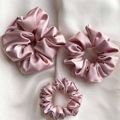 China Wholesale Fashionable 22momme mulberyed High Quality 100% Silk Scrunchie Accessories Scrunchies Hair For Ponytail Holder for sale