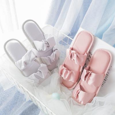 China Anti-slippery Women's Sandals Slippers Indoor Sandals Non Slip Breathable Women's Bride Satin Slippers Summer Home for sale