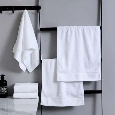 China QUICK DRY 100% Customizable Logo Towels Cotton Hotel Bath Towel Set Bath Towel Set Supplier for sale