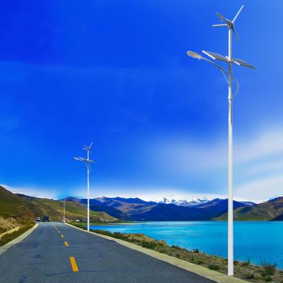 China Wind Turbine Hybrid Street Light Solar Street Lights Pole en venta