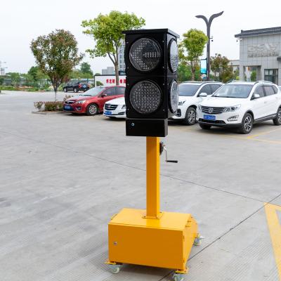 China Customized LED traffic signal light portable safety traffic light à venda