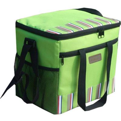 China Green Large Insulated Cooler Bags for Food , 600D Polyester Material for sale