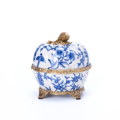 China Home Popular Decorations.Gifts Chinese Style Flower Design Blue And White Ceramic Jewelry Box With Cover For Storage Accessory for sale