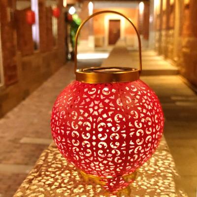 China Garden Chinese Style Red Lantern Projection Lamp Solar Light Outdoor Light for sale