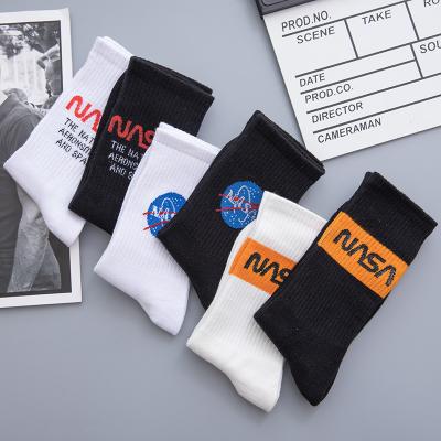 China Breathable Plain Black White Astronaut Letter Crew Socks Couples Sports Wild Cotton Mens Socks Wholesale for sale