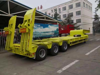 China Steel Or Aluminum Tri-axle 40/45/50/60 Tons Heavy-duty Transport Vehicle Low Flatbed Semi Trailer for sale