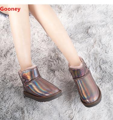 China 2021 Winter Fashion Solid Color Shiny Round Toe Snow Boot Hot Sale Trend Ladies Boots Women Sports Shoes Keep Anti-skid Warm For Women for sale