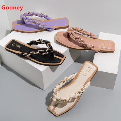 China 2021 New Arrival Anti-static Women's Toe Flip Flops Ladies Shoes Sliding Elegant Square Flat Chain Outer Wear Beach For Women Slippers for sale