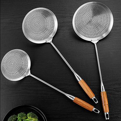 China Sustainable 304 Stainless Steel Wire Line Of Flour Spoon Kitchen Spoon Wooden Colander Fried Spicy Hot Pot for sale