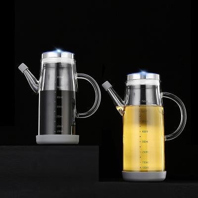 China Sustainable Kitchen Supplies Dustproof Leakproof Meterable Oil Bottles Glass Oil Jar for sale