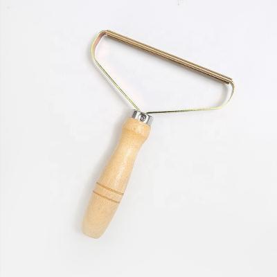 China Viable Wooden Comb Pilling Fuzz Fabric Double Head Manual Wool Fiber Hair Remover for sale