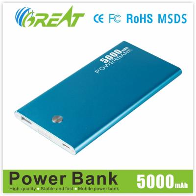 China Micro bloco de poder portátil ultra magro do banco 5000mah do poder do Usb com o indicador conduzido da bateria à venda