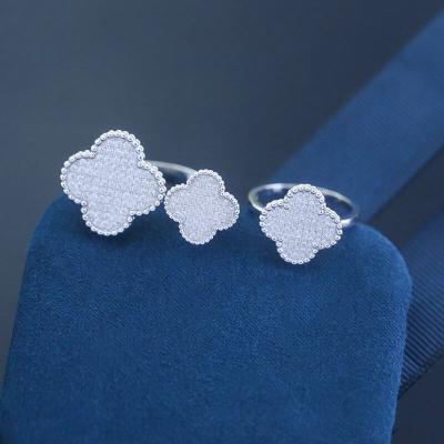 Chine Gros 925 Sterling Silver bijoux de qualité tendance personnalisé réglable bague quatre feuilles Clover Zircon bagues pour les filles à vendre