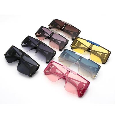 China Fashion Sunglasses 2022 One Lens New Fashion Big Frame Ladies Candy Colors Luxury Women Wholesale Designer Oversized Sunglasses for sale