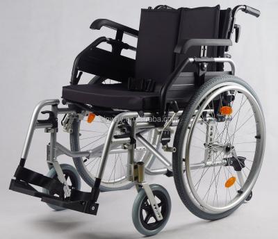 China Aluminum Frame Luxury Adjustable Height Aluminum Wheelchair Manual for sale