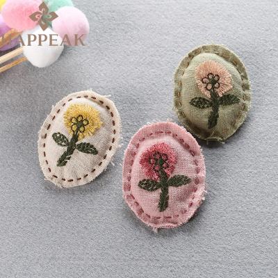 China Occasional Handmade Custom Made High Quality Crochet Flower Small Oval Brooch Pin For Toy for sale