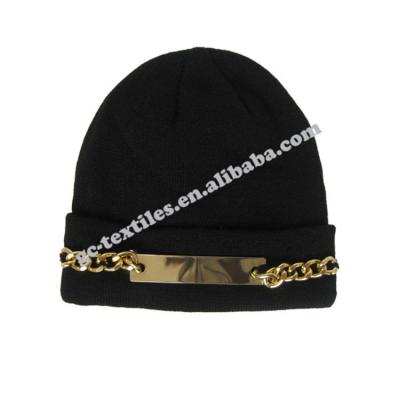 China 2019 COMMON sale turnup/warm cuff beanie with gold metal plate and thick metal chain knit winter beanie cap for sale