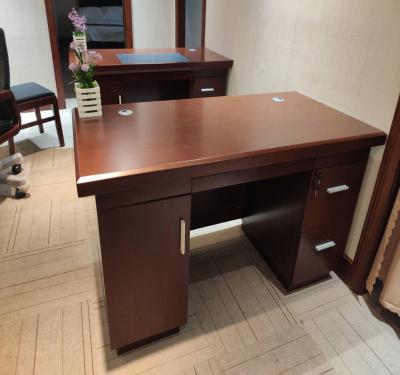 China Factory Wholesale Office Furniture Expandable Office Staff Office Desk Wooden Table for sale