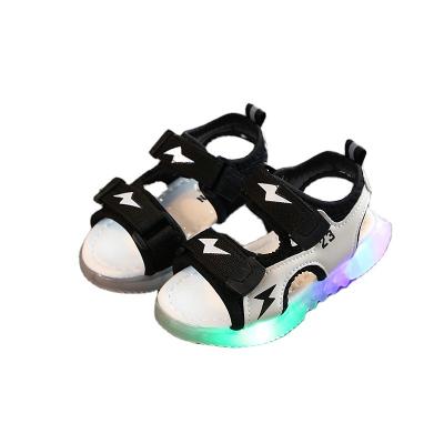 China 2021 Summer Light Children's Shoes Girls Beach Shoes Korean Style Cavity Breathable Soft Sole Girls Sandals LED Lights Shoes for sale