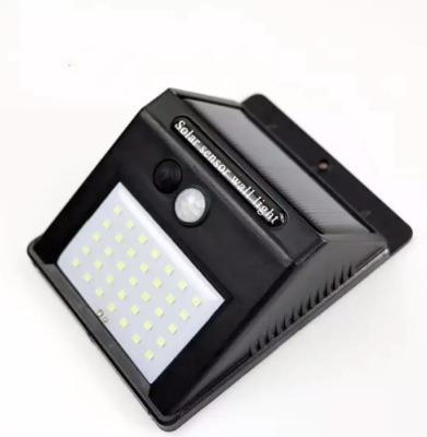 Китай IP65 LED Solar Powered Motion Sensor Wall Light Outdoor 50000Hrs Corrosion Resistant продается